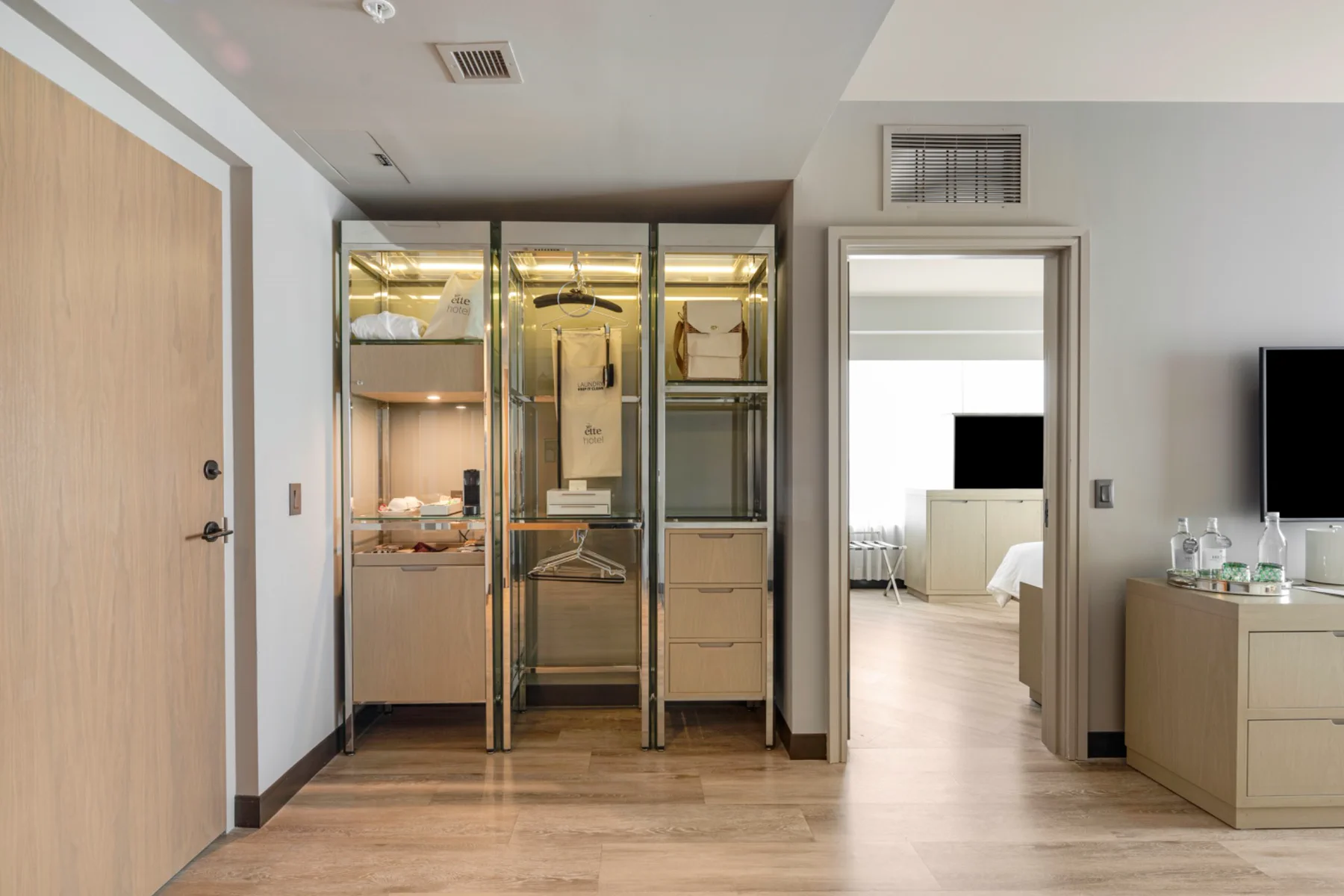 Fotografia de interiores das suítes e acomodações do ette hotel em Orlando