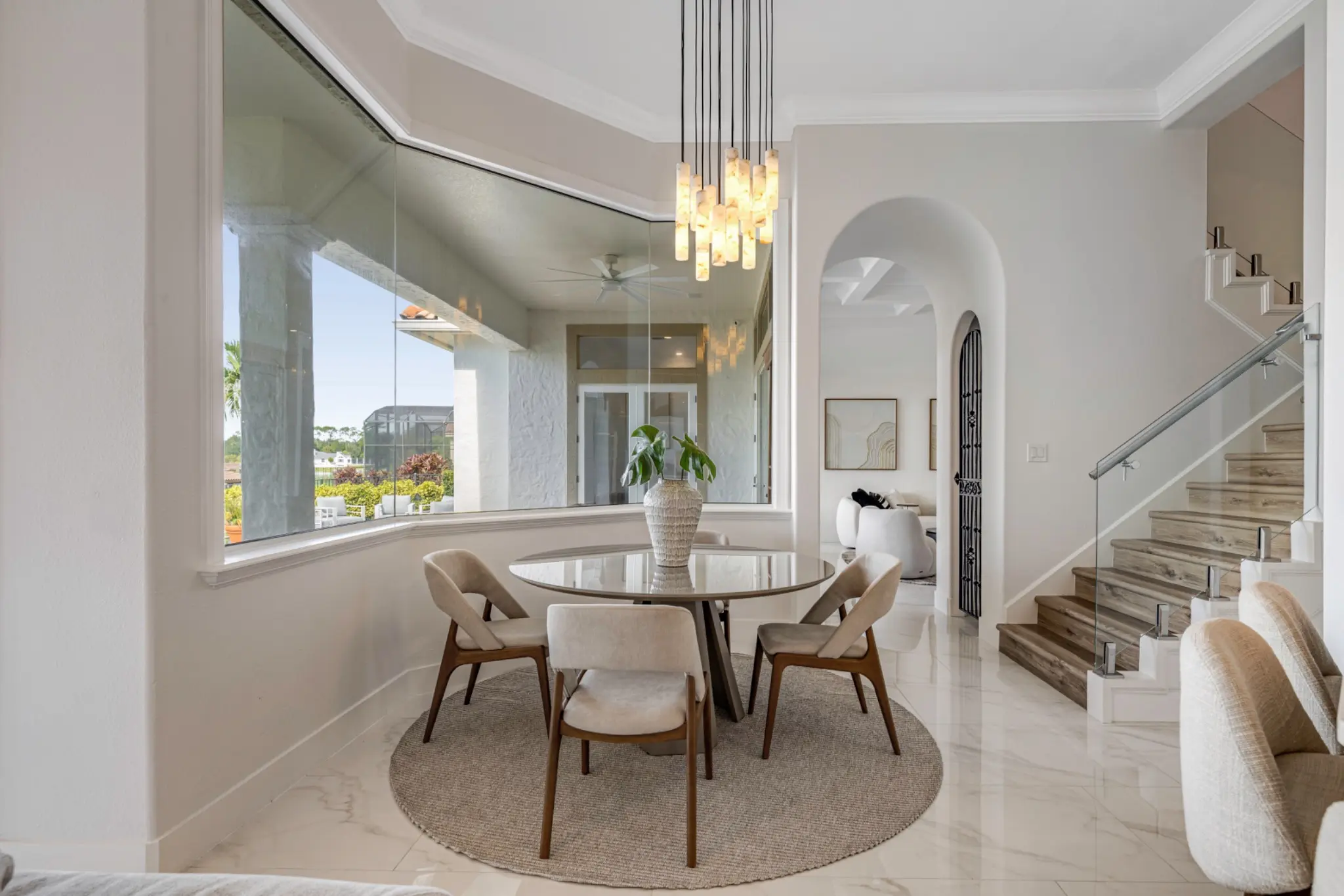 Mobiliário e ambientes de casa preparada para venda pela MAX Designer em Orlando